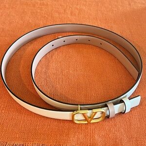Valentino women’s (095 size) reversible belt. Tan/Cream